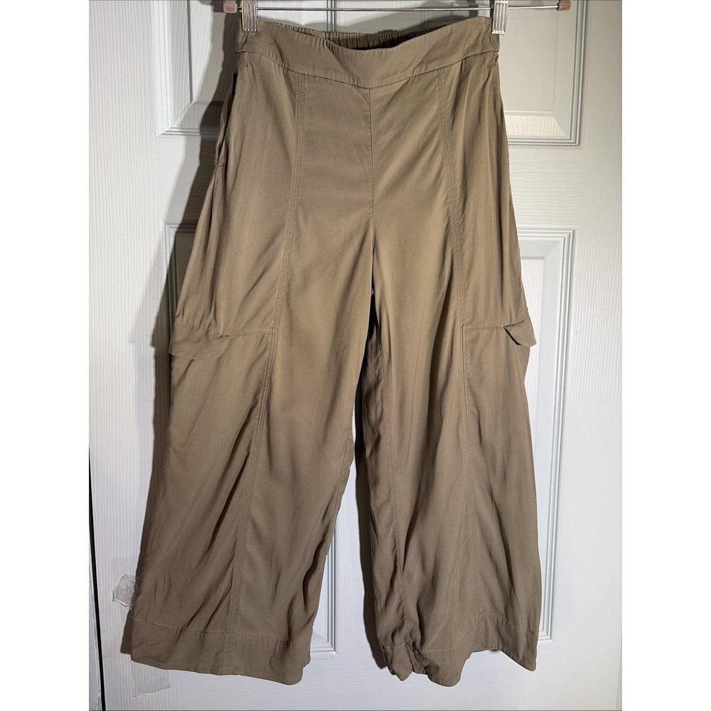 Lululemon Army Green Metropolis Maven Activewear Wide Leg Crop Pants Sz 2